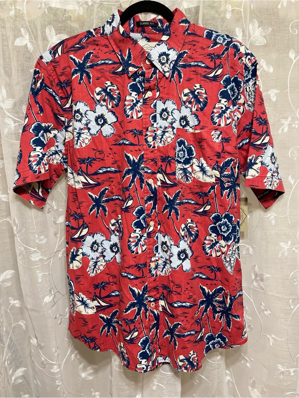 St. John’s Bay Red Hawaiian Men’sFloral Short-Sleeve Shirt Large